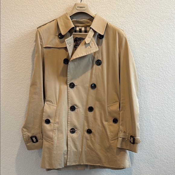Burberry Mid-length Kensington Heritage Tan Trench Coat (size 48S)